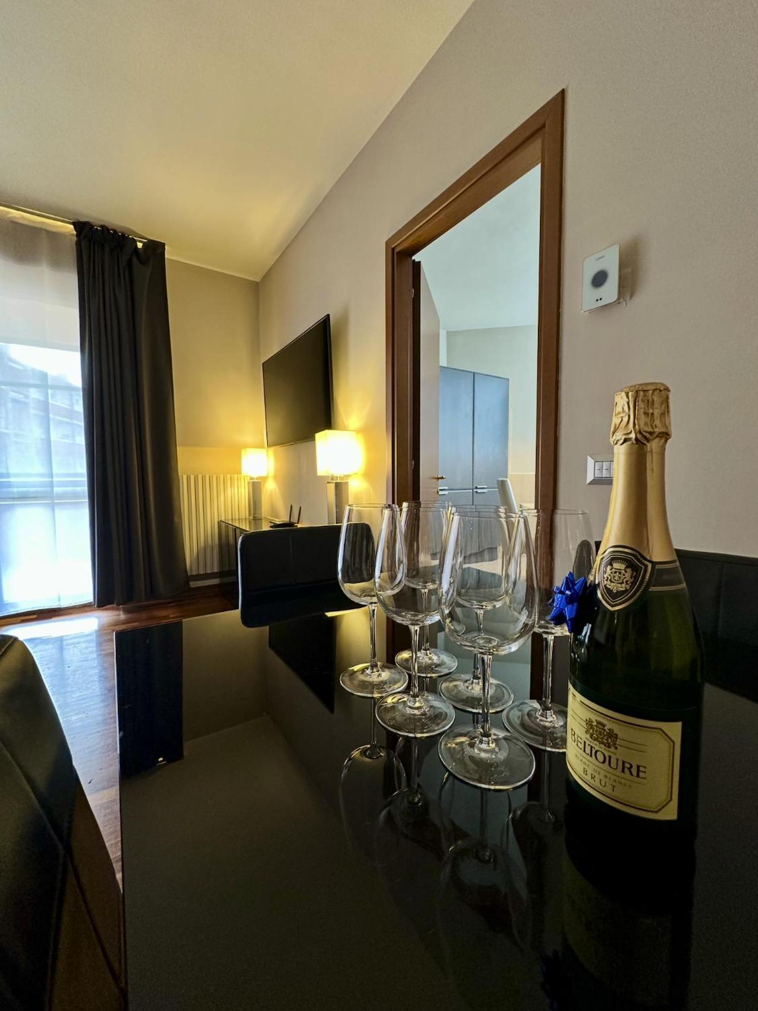 King Apartment Milano Bocconi Экстерьер фото
